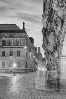 Augustusstraße a Dresda in bianco e nero - Fotografia Fineart di Michael Valjak