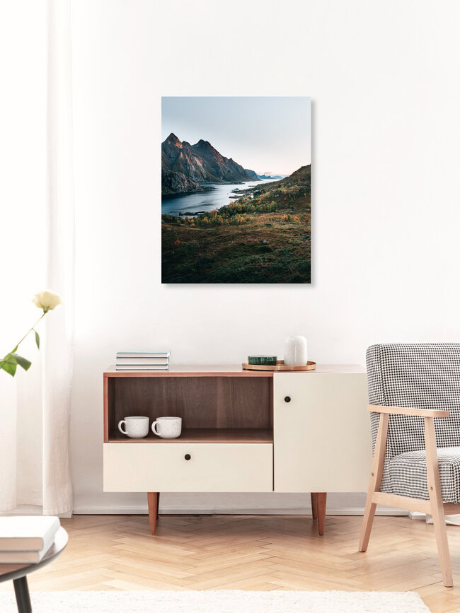 Herbst auf den Lofoten, Norwegen – Fotokunst von Frederik Schindler als Poster oder Acrylglasbild