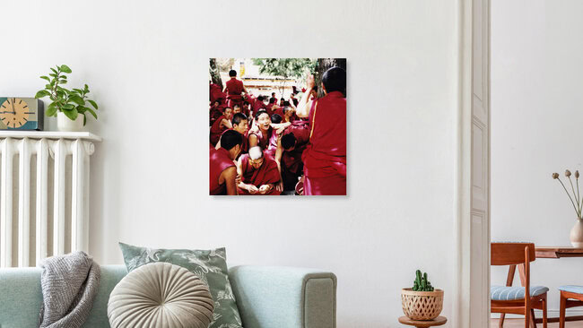 discussion in Sera monastery, Tibet 2002, China – Fotokunst von Eva Stadler als Poster oder Acrylglasbild