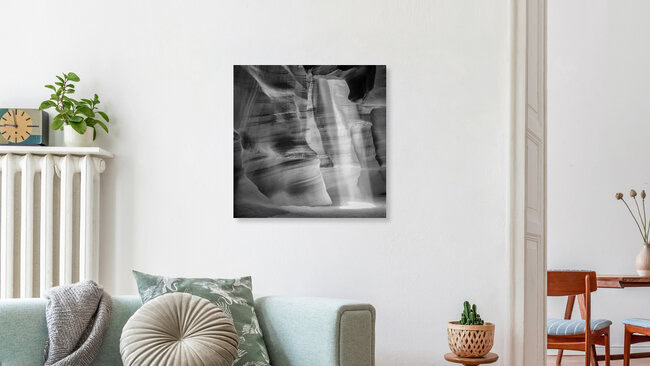 ANTELOPE CANYON Lichtsäule schwarz-weiß, Vereinigte Staaten – Fotokunst von Melanie Viola als Poster oder Acrylglasbild