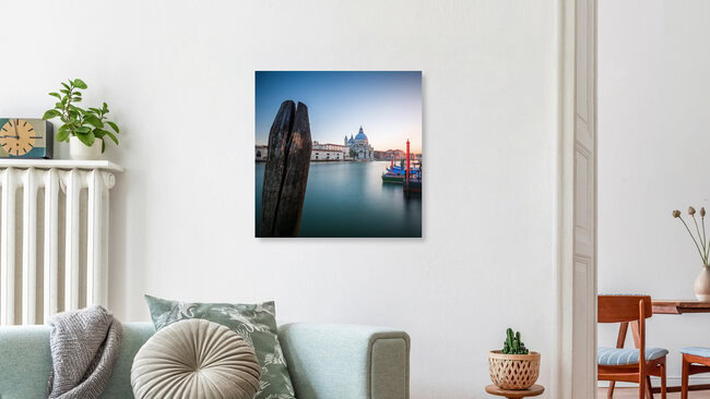 Venedig - Canal Grande, Italien – Fotokunst von Jean Claude Castor als Poster oder Acrylglasbild