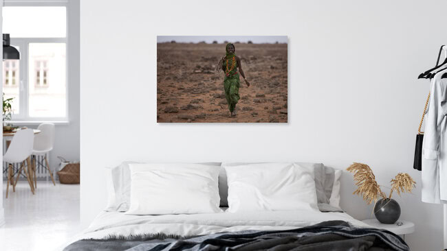 der laufsteg, Kenia – Fotokunst von Walter Luttenberger als Poster oder Acrylglasbild