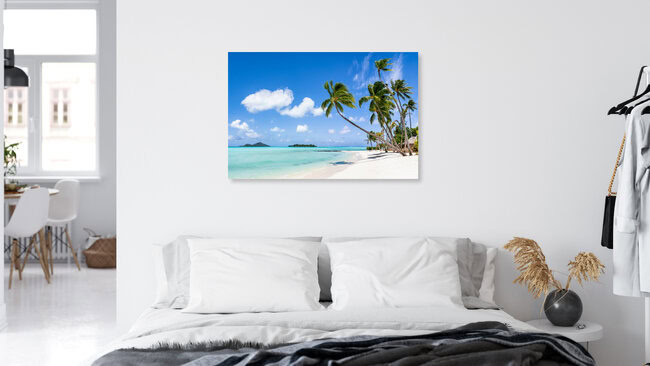 Palmenstrand auf Bora Bora, Französisch-Polynesien – Fotokunst von Jan Becke als Poster oder Acrylglasbild
