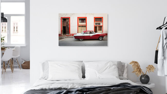 Red classic car, Havanna, Kuba – Fotokunst von Eva Stadler als Poster oder Acrylglasbild