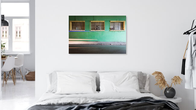 Green facade and headlights, Kuba – Fotokunst von Eva Stadler als Poster oder Acrylglasbild