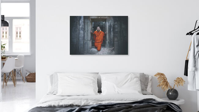 Ein Mönch, Kambodscha – Fotokunst von Jürgen Wolf als Poster oder Acrylglasbild
