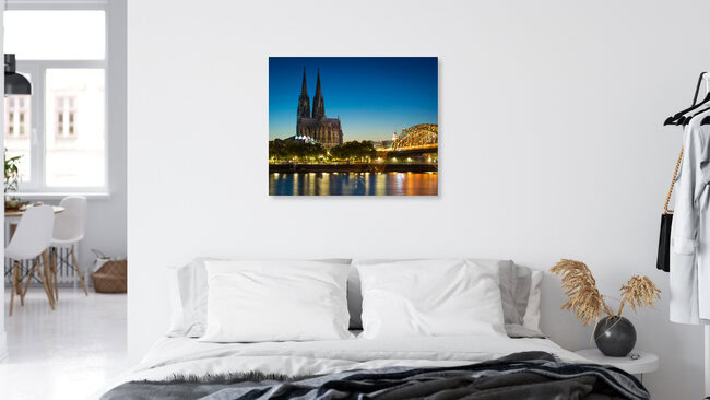 Blaue Stunde in Köln, Deutschland – Fotokunst von Martin Wasilewski als Poster oder Acrylglasbild