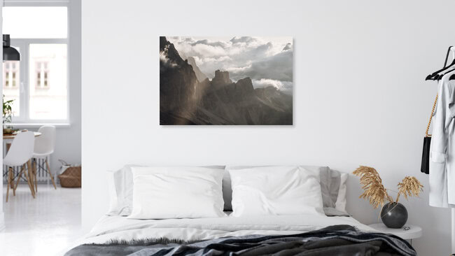 Dynamischer Morgen in den Bergen, Italien – Fotokunst von Lina Jakobi als Poster oder Acrylglasbild