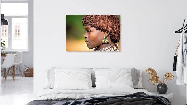 Hamer Wife, Äthiopien – Fotokunst von Miro May als Poster oder Acrylglasbild