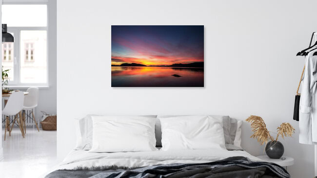 Reflektierender Sonnenuntergang am Fjord, Norwegen – Fotokunst von Felix Baab als Poster oder Acrylglasbild