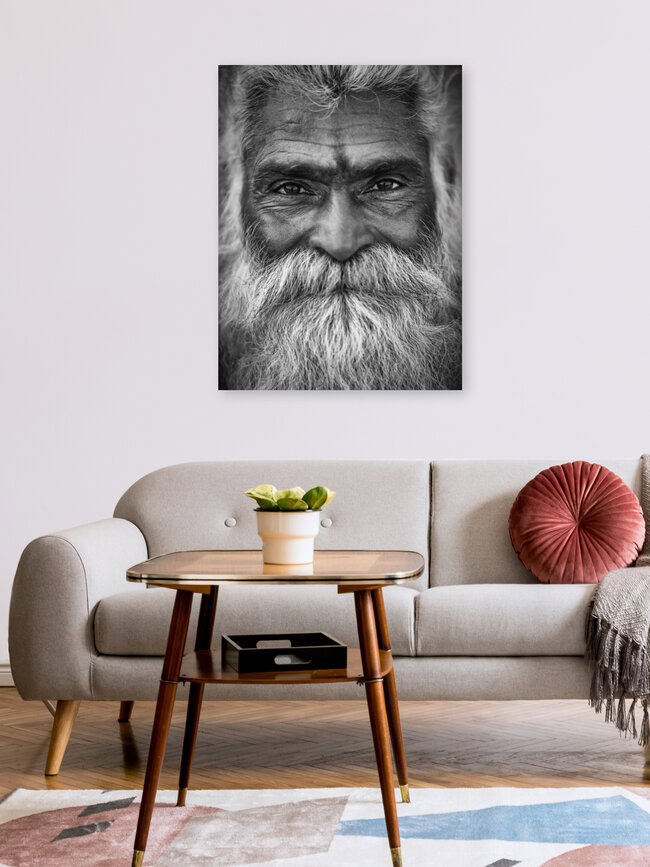 Sadhu in Varanasi, Indien – Fotokunst von Sebastian Rost als Poster oder Acrylglasbild