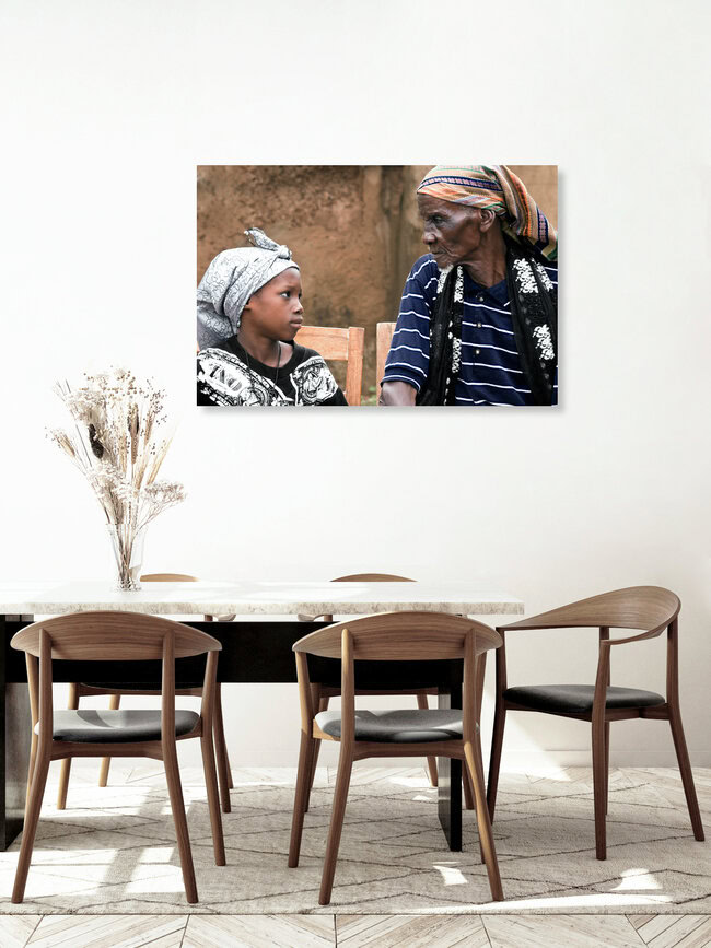 Chief & his grandson of  the village Kumbungu, Ghana – Fotokunst von Lucía Arias Ballesteros als Poster oder Acrylglasbild