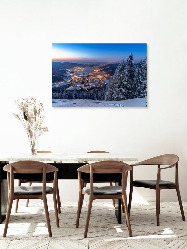 Winterabend am Tegernsee in Oberbayern, Deutschland – Fotokunst von Achim Thomae als Poster oder Acrylglasbild