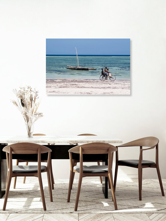 Strandrad, Tansania – Fotokunst von Mathias Becker als Poster oder Acrylglasbild
