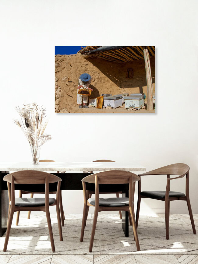 Honey making, Afghanistan – Fotokunst von Rada Akbar als Poster oder Acrylglasbild