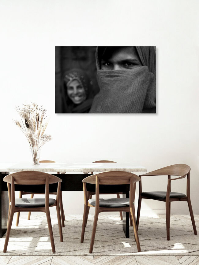 Timid Glance, Afghanistan – Fotokunst von Rada Akbar als Poster oder Acrylglasbild