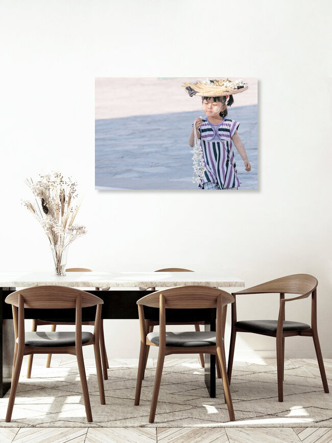 Kind sein, Myanmar – Fotokunst von Anne Beringmeier als Poster oder Acrylglasbild
