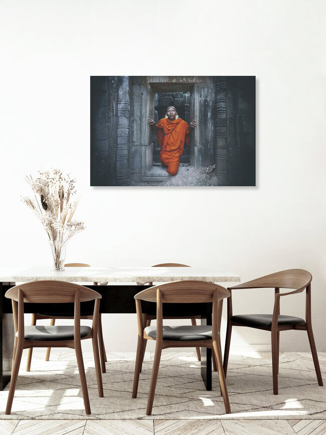 Ein Mönch, Kambodscha – Fotokunst von Jürgen Wolf als Poster oder Acrylglasbild
