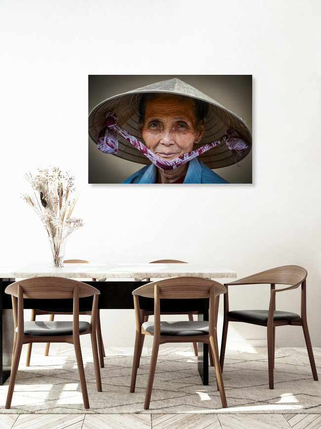 Ein Lächeln, Vietnam – Fotokunst von Thomas Junklewitz als Poster oder Acrylglasbild