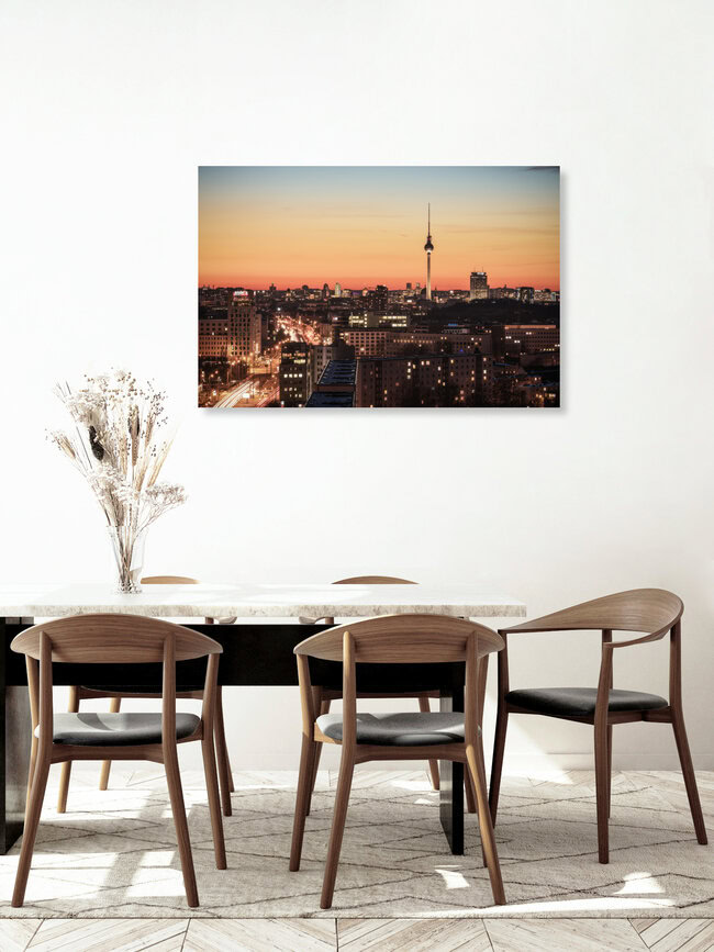 Berlin Skyline am Friedrichshain, Deutschland – Fotokunst von Jean Claude Castor als Poster oder Acrylglasbild