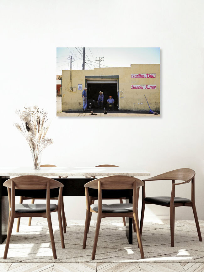 Mexican tire shop, Denver, USA, Vereinigte Staaten – Fotokunst von Jakob Berr als Poster oder Acrylglasbild