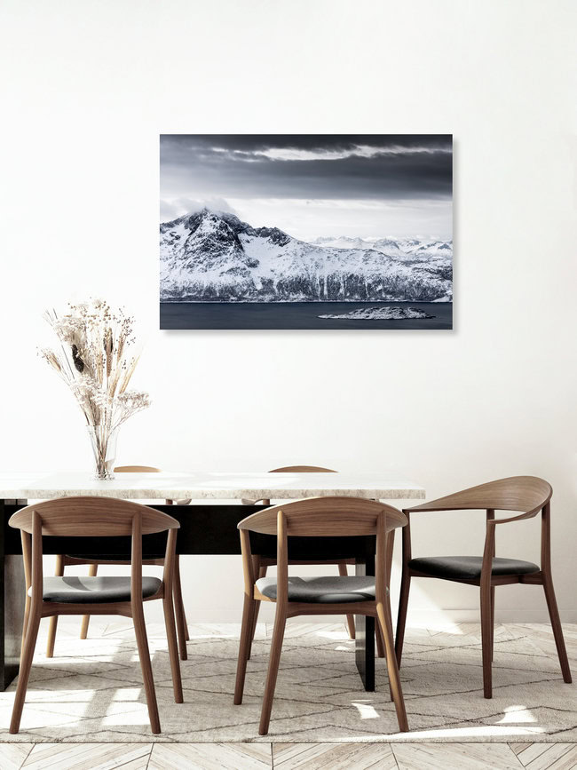 Arctic Mountain, Norwegen – Fotokunst von Sebastian Worm als Poster oder Acrylglasbild