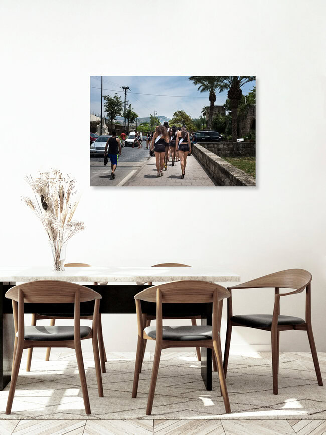 Schönheitsköniginnen, Libanon – Fotokunst von Theresa Breuer als Poster oder Acrylglasbild