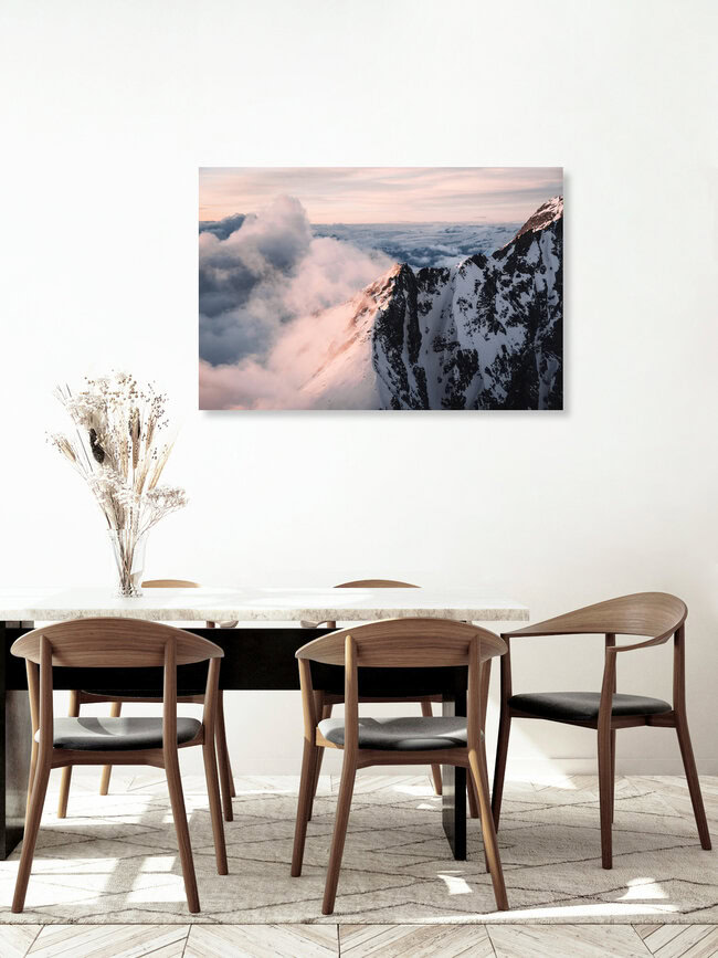 Schneebedeckte Berge im Abendlicht, Schweiz – Fotokunst von Lina Jakobi als Poster oder Acrylglasbild