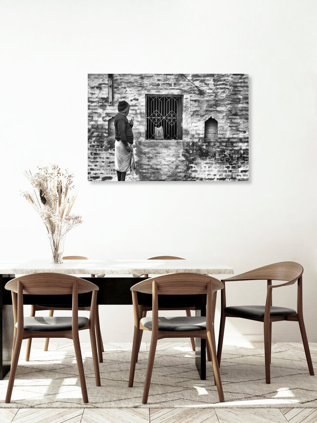 Obedient dog, Indien – Fotokunst von Jagdev Singh als Poster oder Acrylglasbild