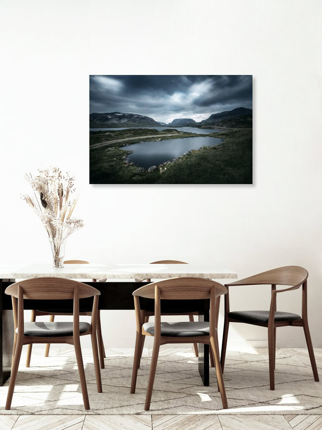 Ein See vor dem See in den Bergen, Norwegen – Fotokunst von Felix Baab als Poster oder Acrylglasbild