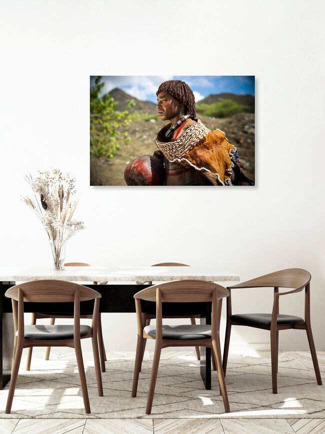 Hamar Frau, Äthiopien – Fotokunst von Miro May als Poster oder Acrylglasbild