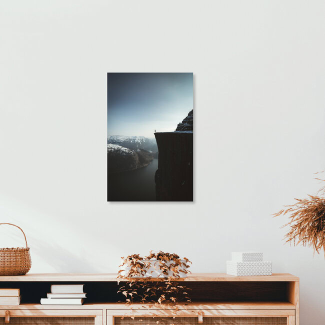 An der Kante zum Nichts, Norwegen – Fotokunst von Johannes Hulsch als Poster oder Acrylglasbild