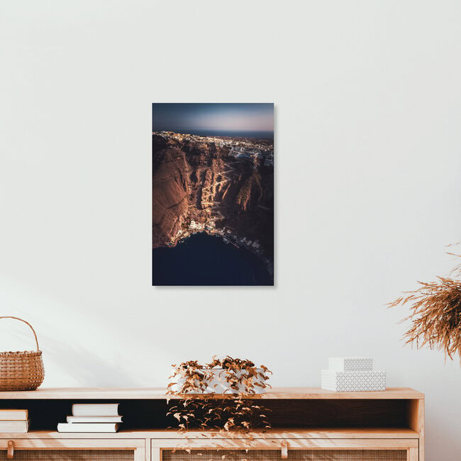 Griechenland Santorini Caldera Luftaufnahme, Griechenland – Fotokunst von Jean Claude Castor als Poster oder Acrylglasbild