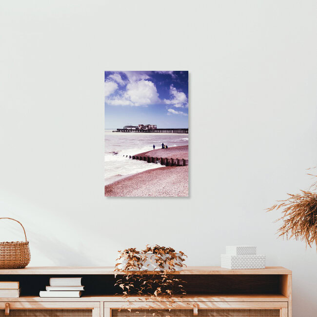 Skeleton by the sea, Großbritannien – Fotokunst von Eva Stadler als Poster oder Acrylglasbild
