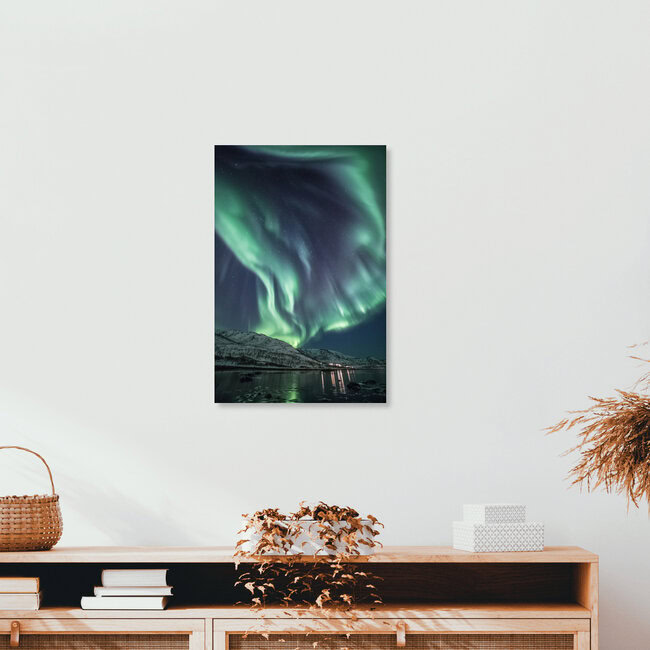 Polarlicht am Fjord, Norwegen – Fotokunst von Sebastian Worm als Poster oder Acrylglasbild