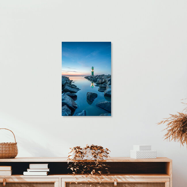 Der Leuchtturm Westmole von Warnemünde, Deutschland – Fotokunst von Jan Becke als Poster oder Acrylglasbild