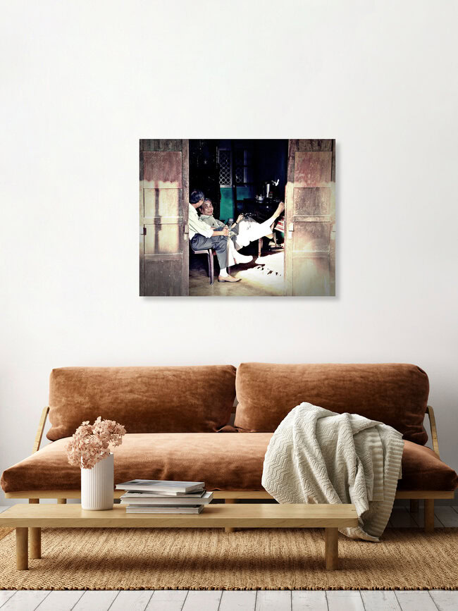 Unterhaltung, Vietnam – Fotokunst von Thomas Junklewitz als Poster oder Acrylglasbild