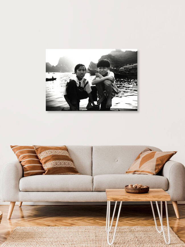 Two Boys in Vietnam, Vietnam – Fotokunst von Jacqy Gantenbrink als Poster oder Acrylglasbild