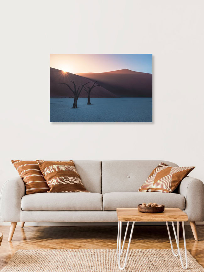 Namibia Deadvlei Sunrise, Namibia – Fotokunst von Jean Claude Castor als Poster oder Acrylglasbild