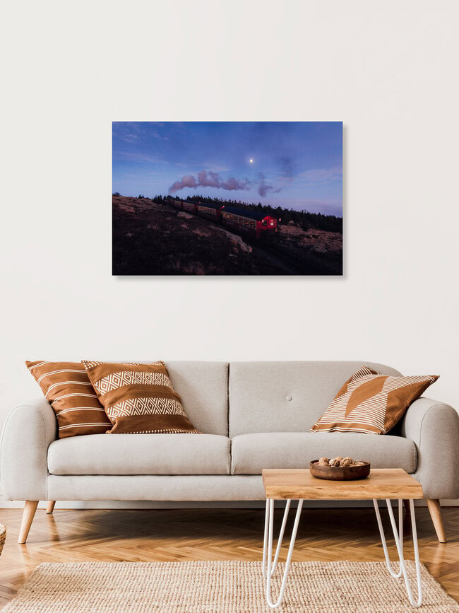 Ankunft im Mondschein, Deutschland – Fotokunst von Maximilian Fischer als Poster oder Acrylglasbild