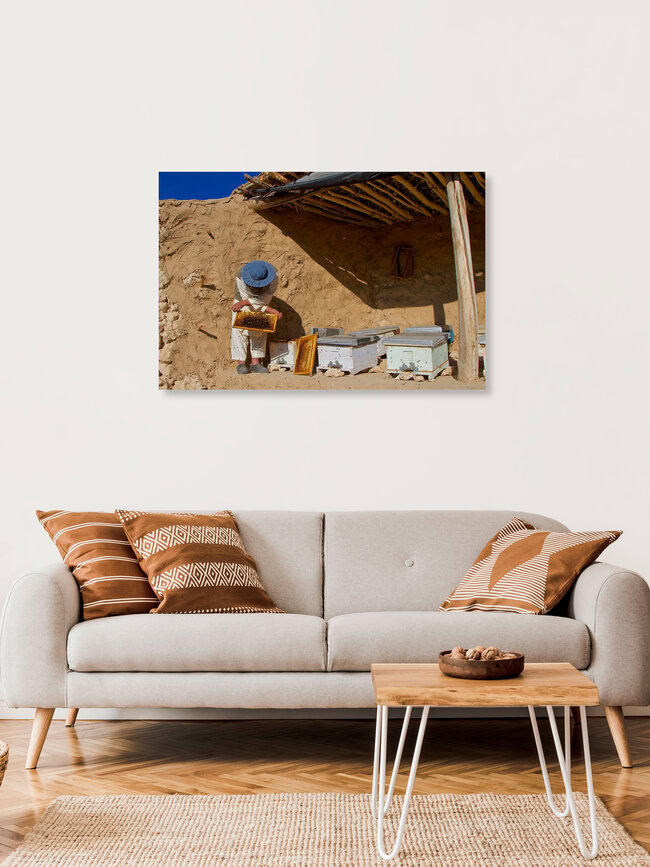 Honey making, Afghanistan – Fotokunst von Rada Akbar als Poster oder Acrylglasbild