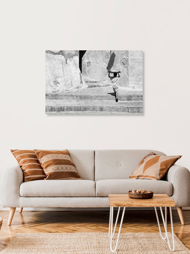 Bäckersjunge in der Medina, Marokko – Fotokunst von Victoria Knobloch als Poster oder Acrylglasbild