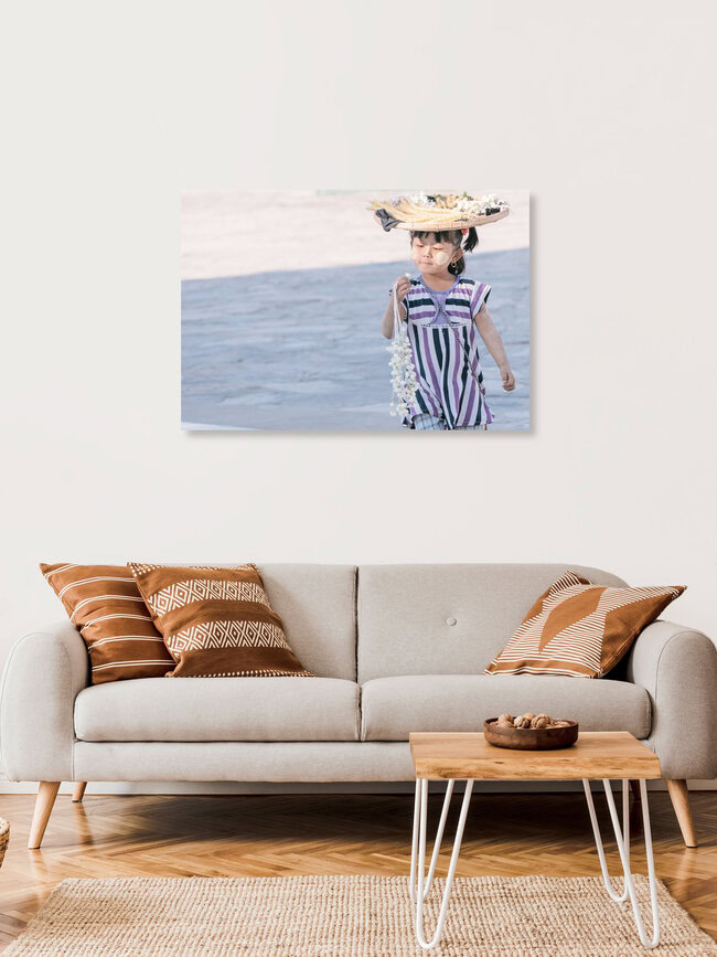 Kind sein, Myanmar – Fotokunst von Anne Beringmeier als Poster oder Acrylglasbild
