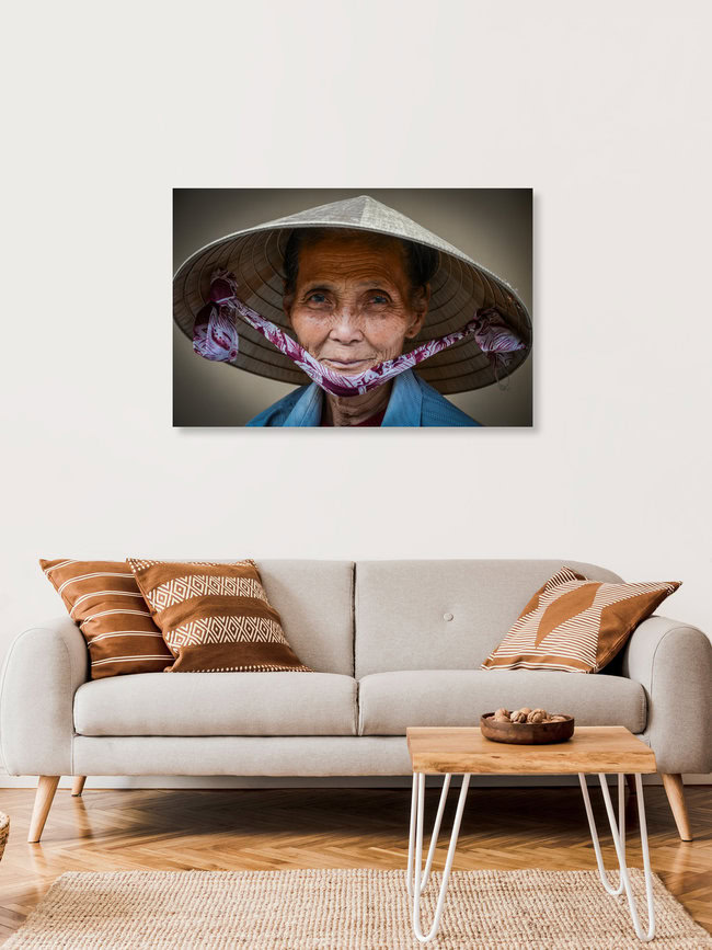 Ein Lächeln, Vietnam – Fotokunst von Thomas Junklewitz als Poster oder Acrylglasbild