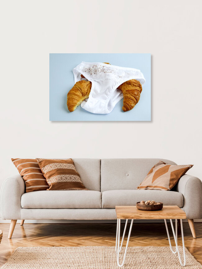 knickers and croissants, Belgien – Fotokunst von Loulou von Glup als Poster oder Acrylglasbild