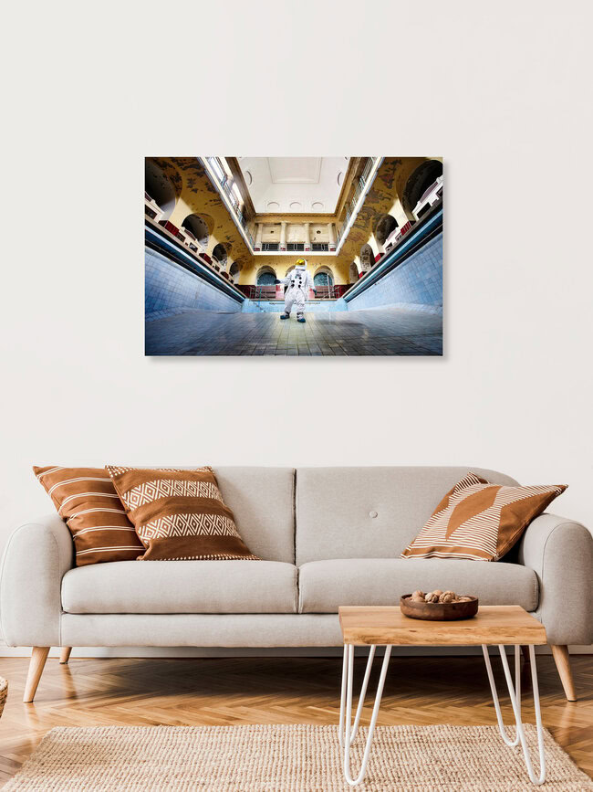 Protestonaut Schwimmbad, Deutschland – Fotokunst von Sophia Hauk als Poster oder Acrylglasbild