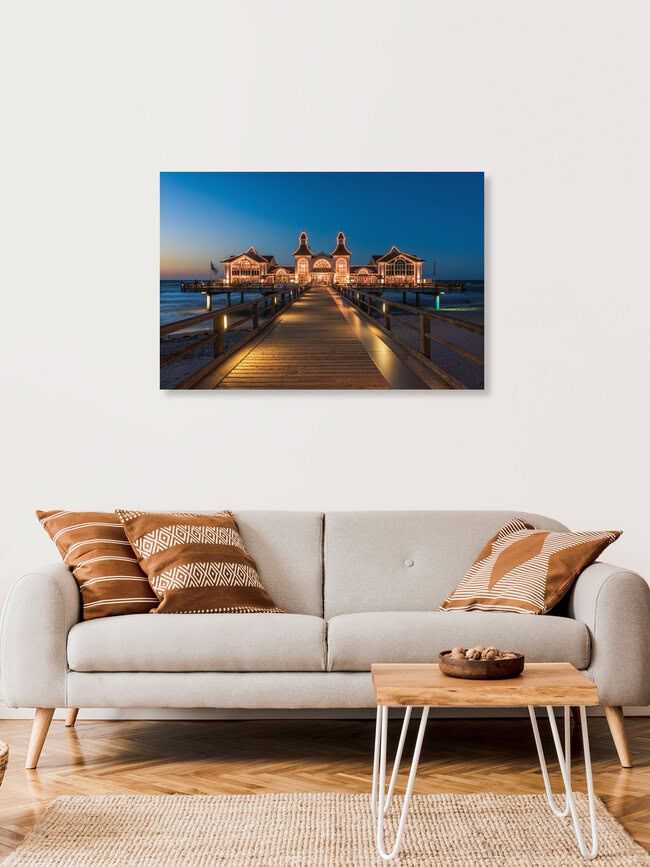 Rügen Seebrücke Sellin zur blauen Stunde, Deutschland – Fotokunst von Jean Claude Castor als Poster oder Acrylglasbild