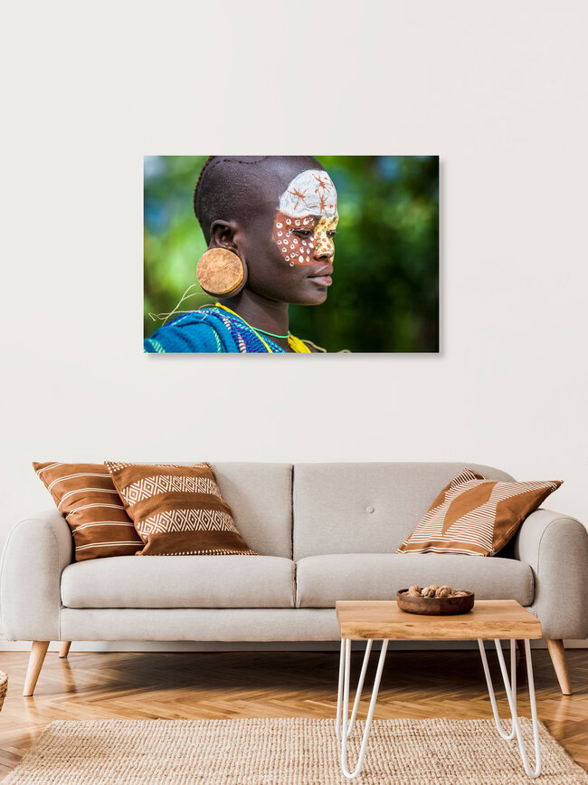 Earring, Äthiopien – Fotokunst von Miro May als Poster oder Acrylglasbild