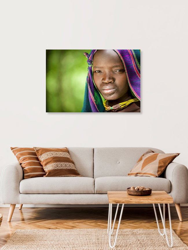 Suri Girl, Äthiopien – Fotokunst von Miro May als Poster oder Acrylglasbild