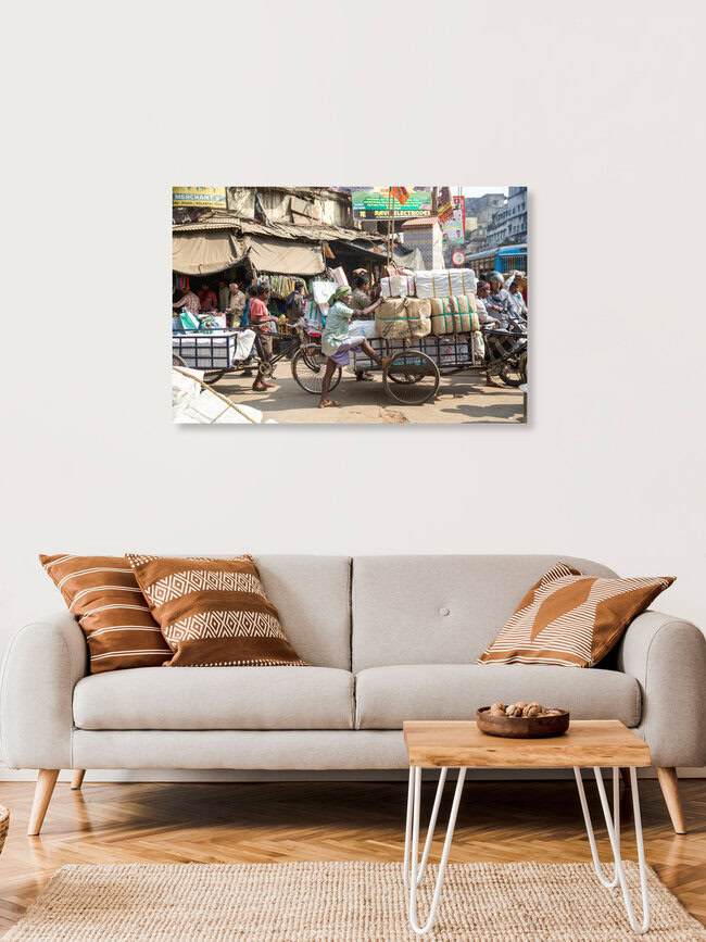 Traffic, Indien – Fotokunst von Miro May als Poster oder Acrylglasbild